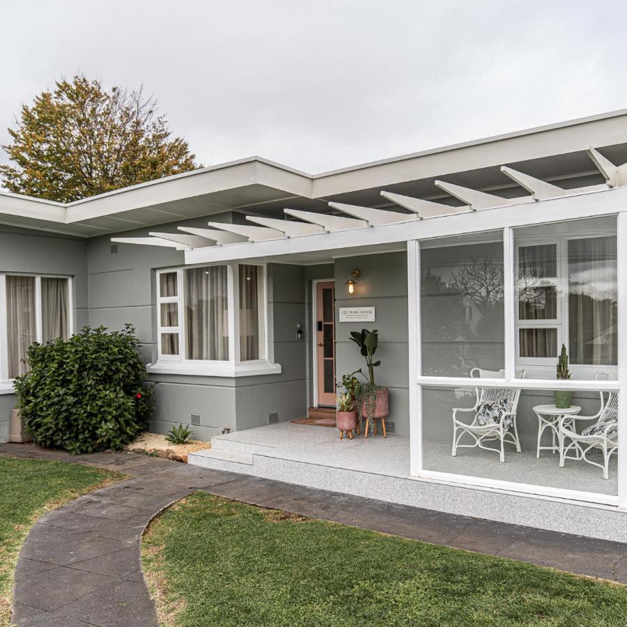 Villa Coltrane House -Luxury Getaway à Mount Gambier Extérieur photo